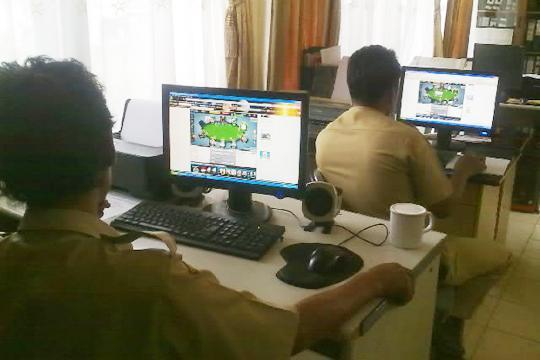 Orang Malas Pun Masih Bisa Kerja Kantoran !!