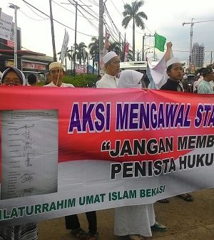 Massa Kembali Demo, Ancam Bakar Gereja Santa Clara