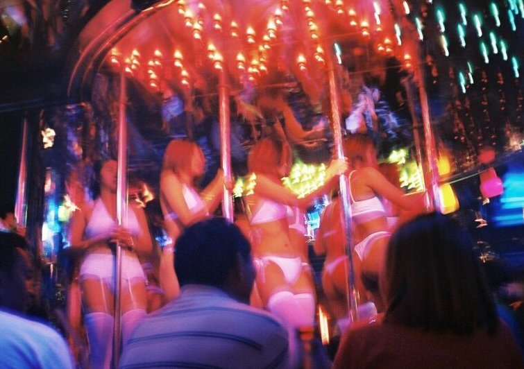 Menguak Fakta, Industri Sex Erotis di Patpong Thailand