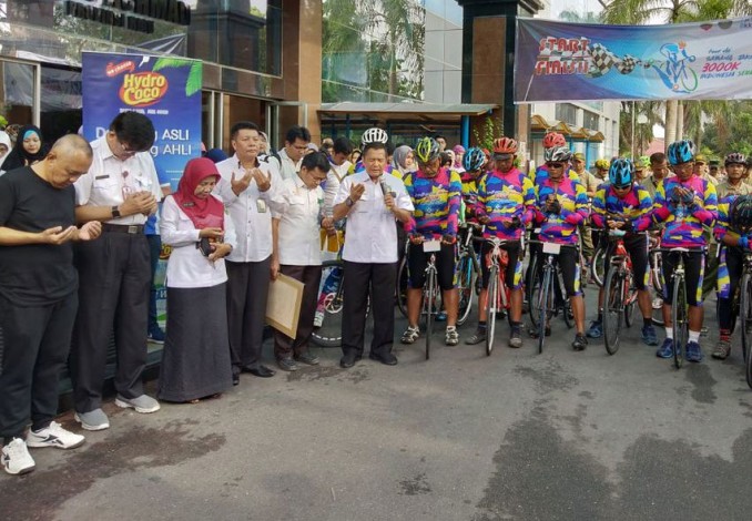 Andi Rachman Gubernur Riau Melepas Rombongan &quot;Tour de Sabang-Jakarta&quot; 