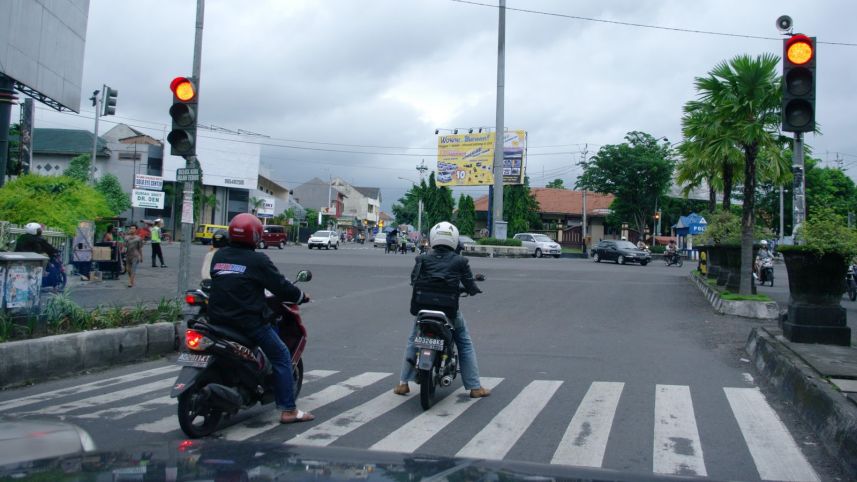 Kelakuan Pengendara Motor di Jalanan yang Nyebelin Banget
