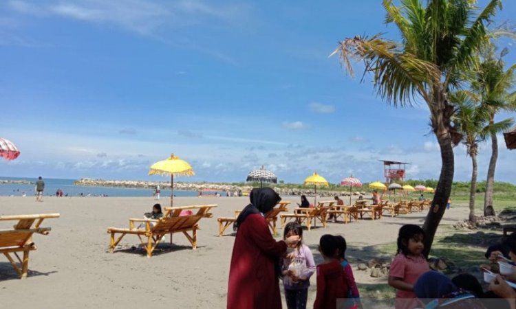 &#91;COC Travellers&#93; Yuk Cari Tahu &amp; Nikmati Keindahan Sunset di Pantai Akkarena Makassar