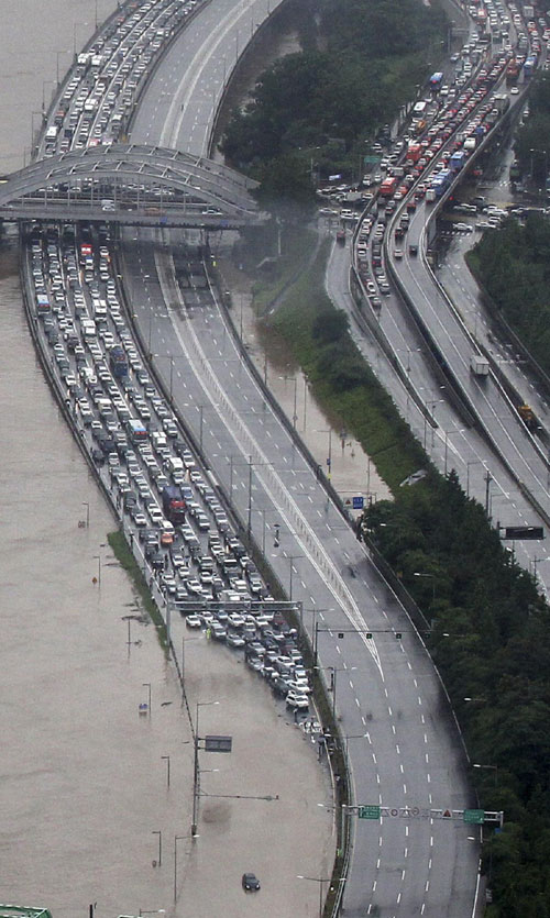 HUJAN=BANJIR bukan jakarta saja, Di KOREA juga. &#91;FULL PICT&#93;