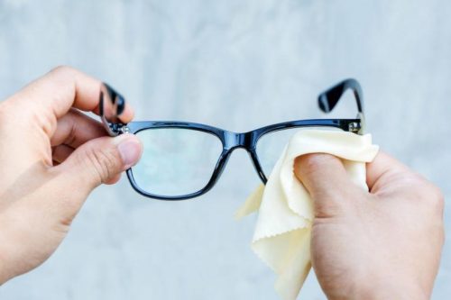 Begini Cara yang Tepat Membersihkan Kacamata