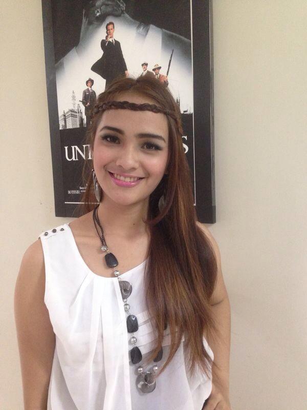 Suka Game Online, Ini 10 Potret Artis dan Model Gaby Marissa