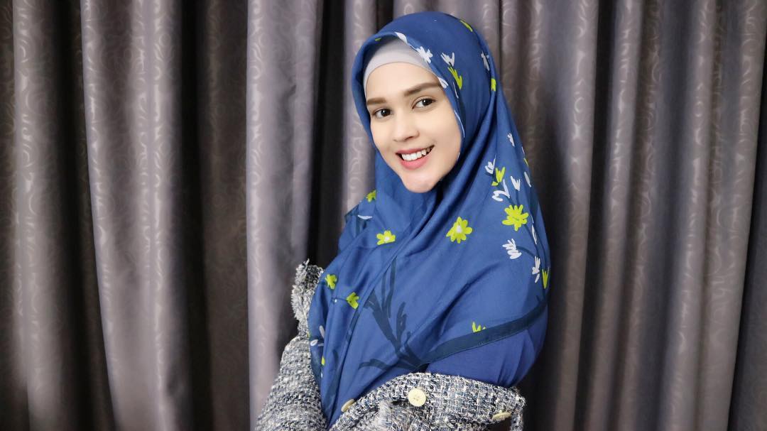 ini-10-potret-cut-meyriska-dengan-hijab