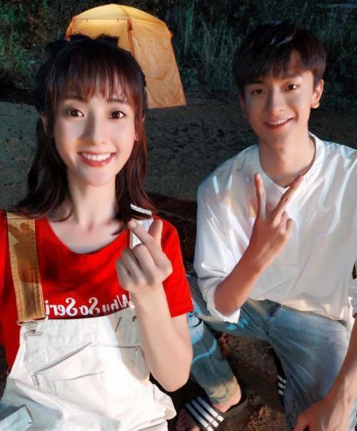5-potret-tampan-lin-yi-pemeran-utama-drama-put-your-head-on-my-shoulder