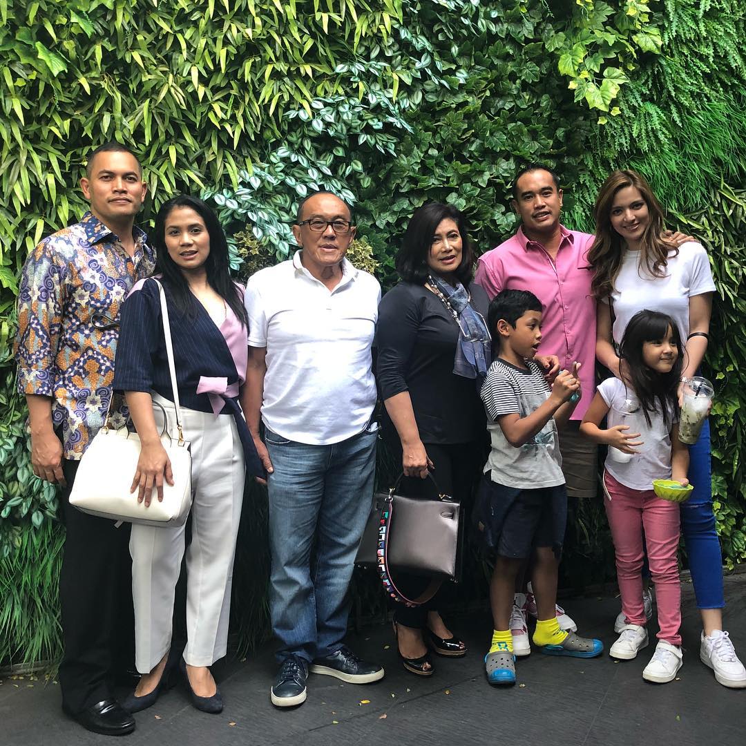 Biodata dan Profil Beserta Foto Nia Ramadhani