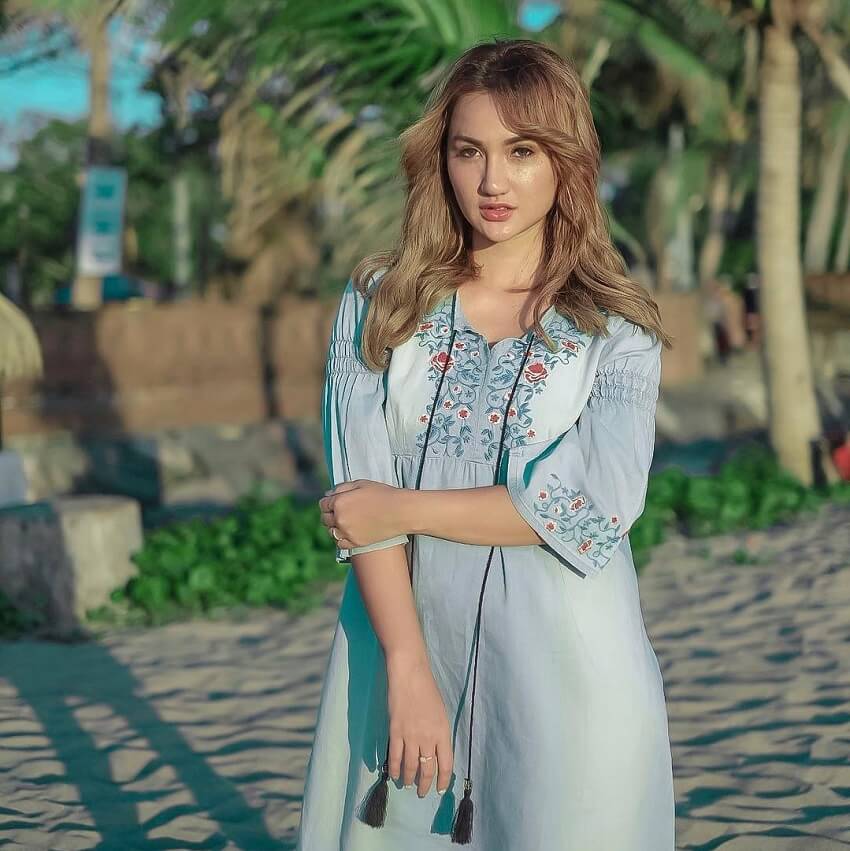 artis-cantik-tengku-dewi-ini-biodata-dan-profilnya