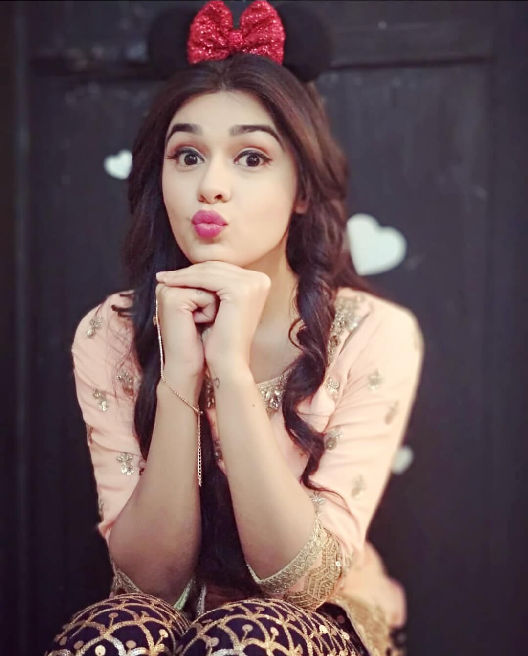 Potret Eisha Singh, Pemeran Zara di Drama Ishq Subhan Allah