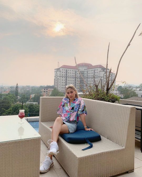 Potret Laxmi Darra, Artis Pendatang Baru yang Debut di Film Kutuk