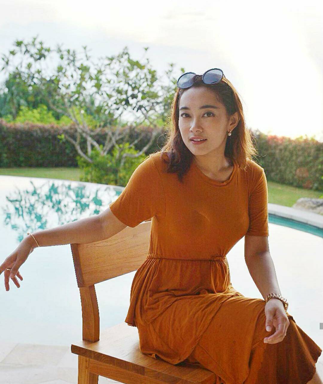 5 Pesona Nona Noni, Penyanyi Dangdut yang jadi Asisten Hotman Paris Show