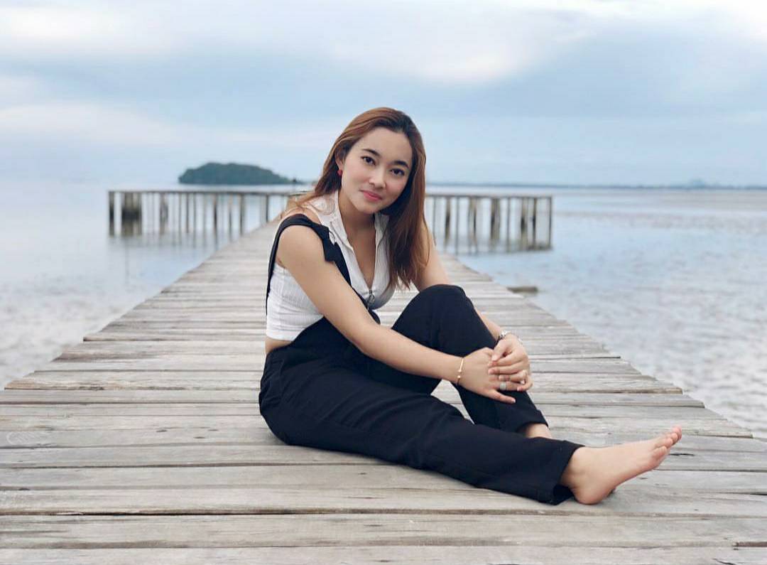 5 Pesona Nona Noni, Penyanyi Dangdut yang jadi Asisten Hotman Paris Show