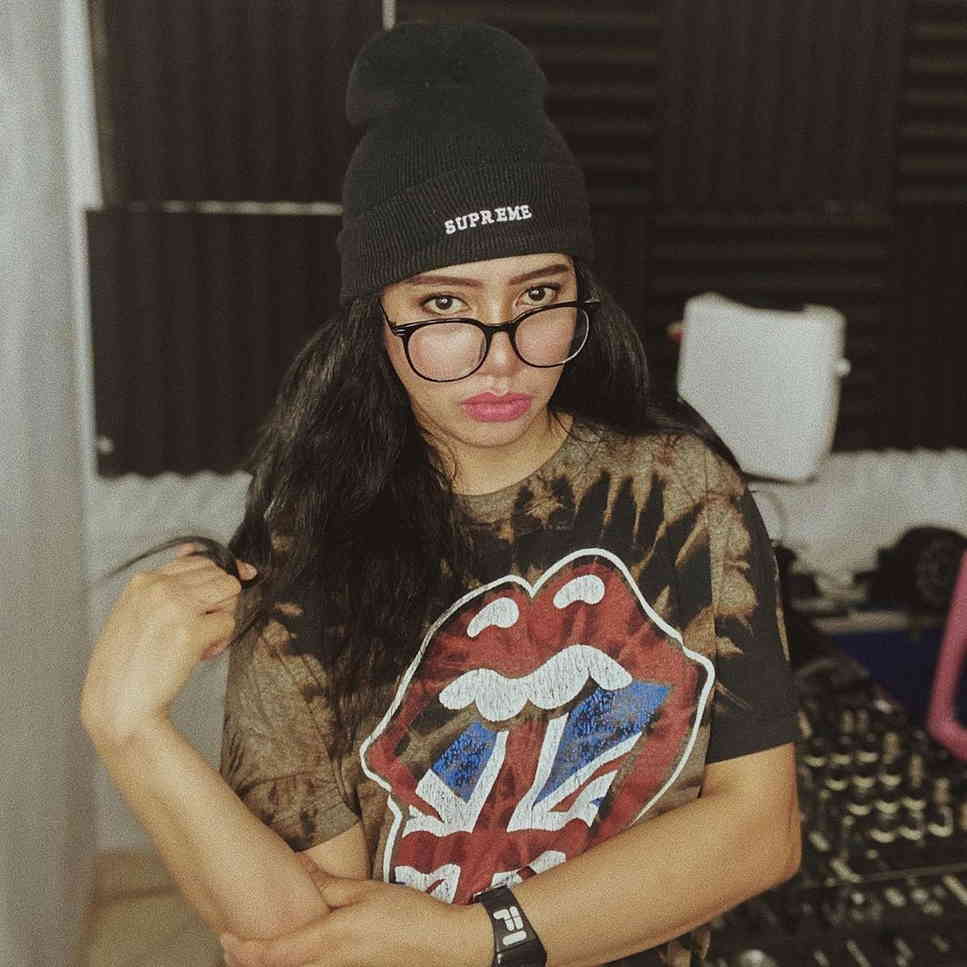 5 Potret DJ Maharanie, Kakak DJ Joana yang Gak Kalah Mempesona