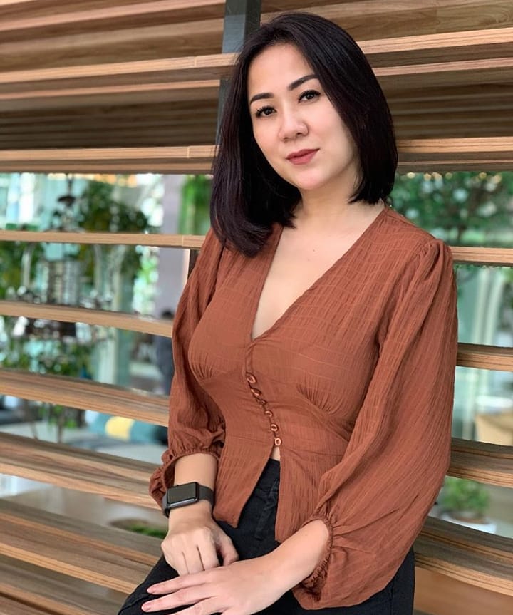 Pesona Tante Ernie Selebgram Viral Yang Bikin Geger Netizen Simak