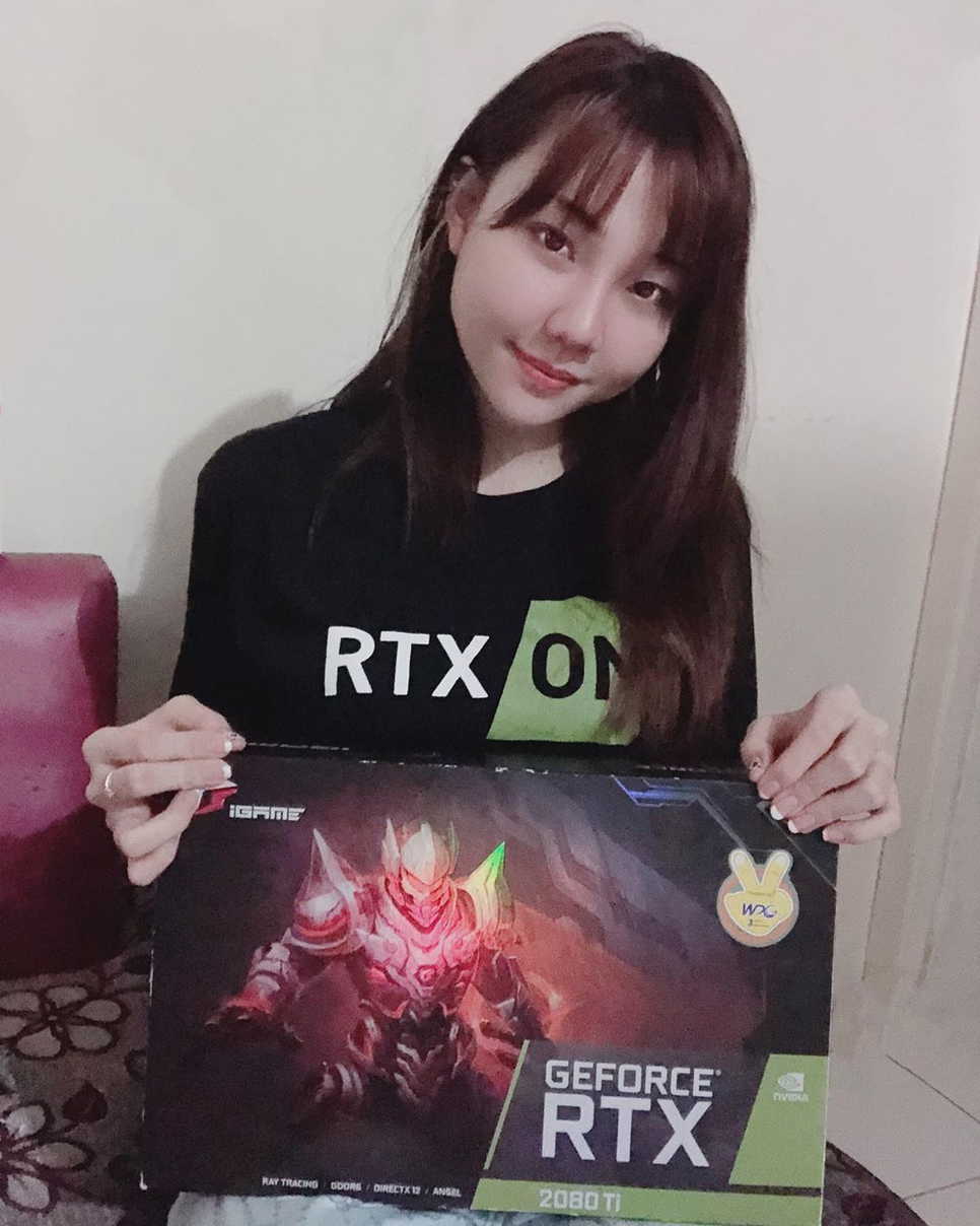 5 Pesona Manis Jena Dammaya, Gamer Seksi Brand Ambassador Tim Recca Esports