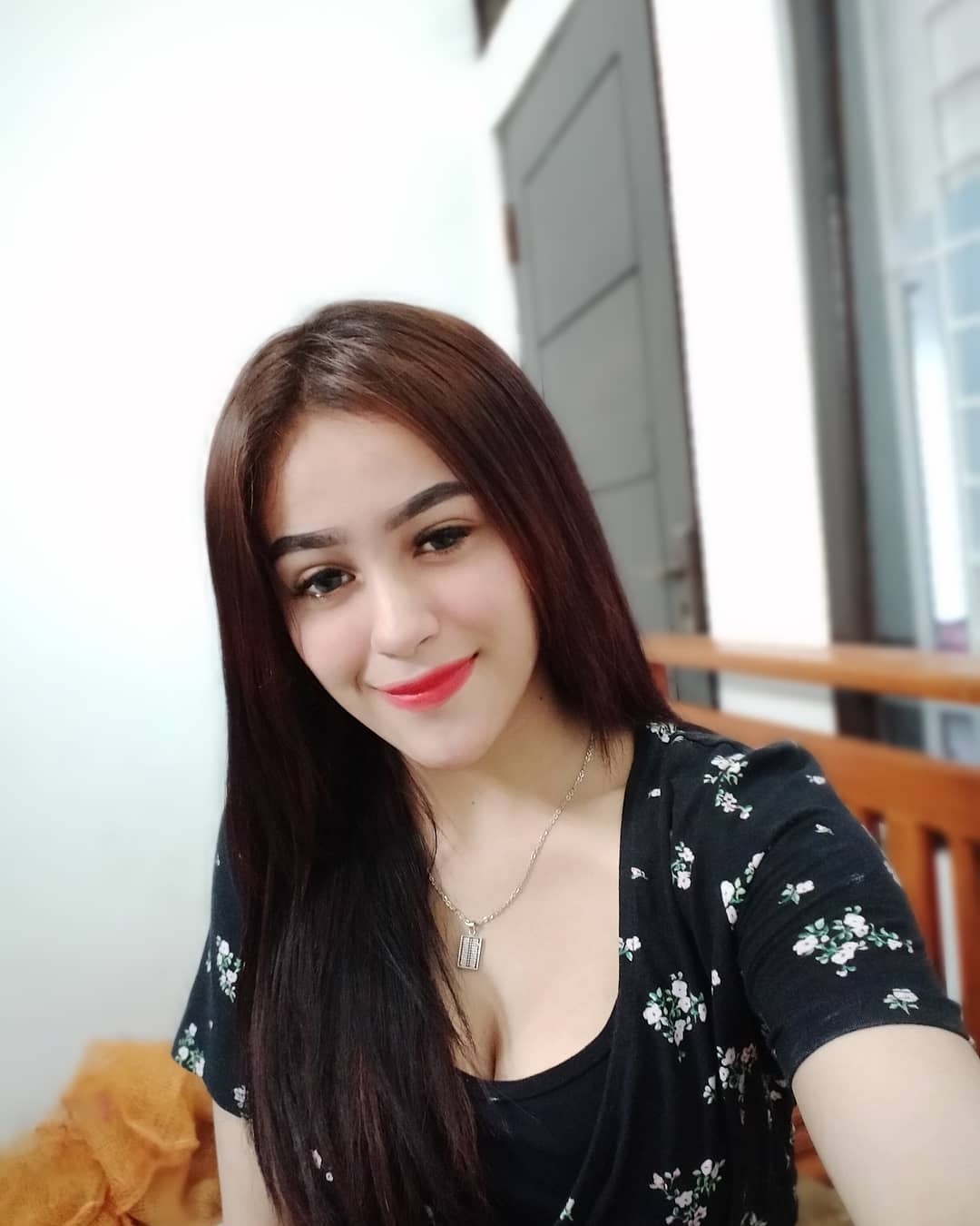 5-potret-seksi-kania-dewi-pemeran-intan-di-preman-pensiun-4