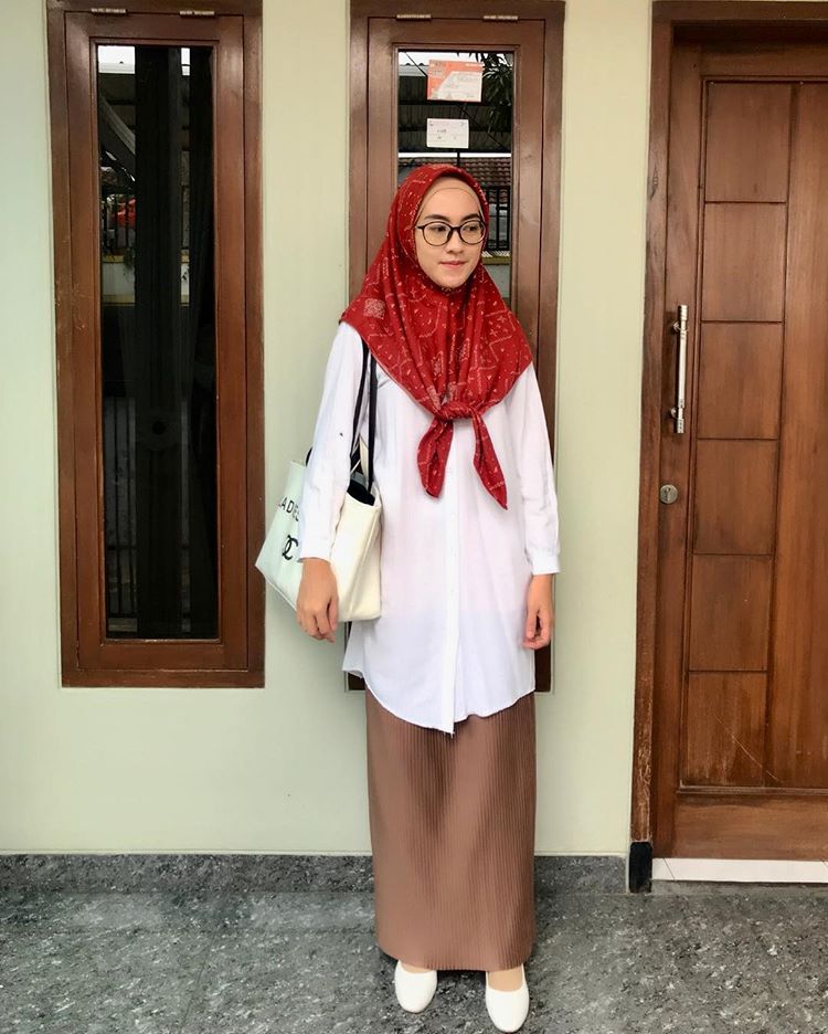 Cantik Menawan, Ini 5 Pesona Ustazah Nur Fadhlina Juri Tilawah Cilik