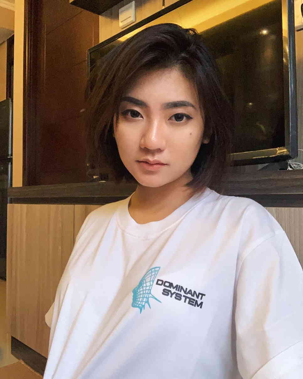 5 Potret Manis Rachel Florencia, Gamers Cantik yang Curi Perhatian Kaum Adam