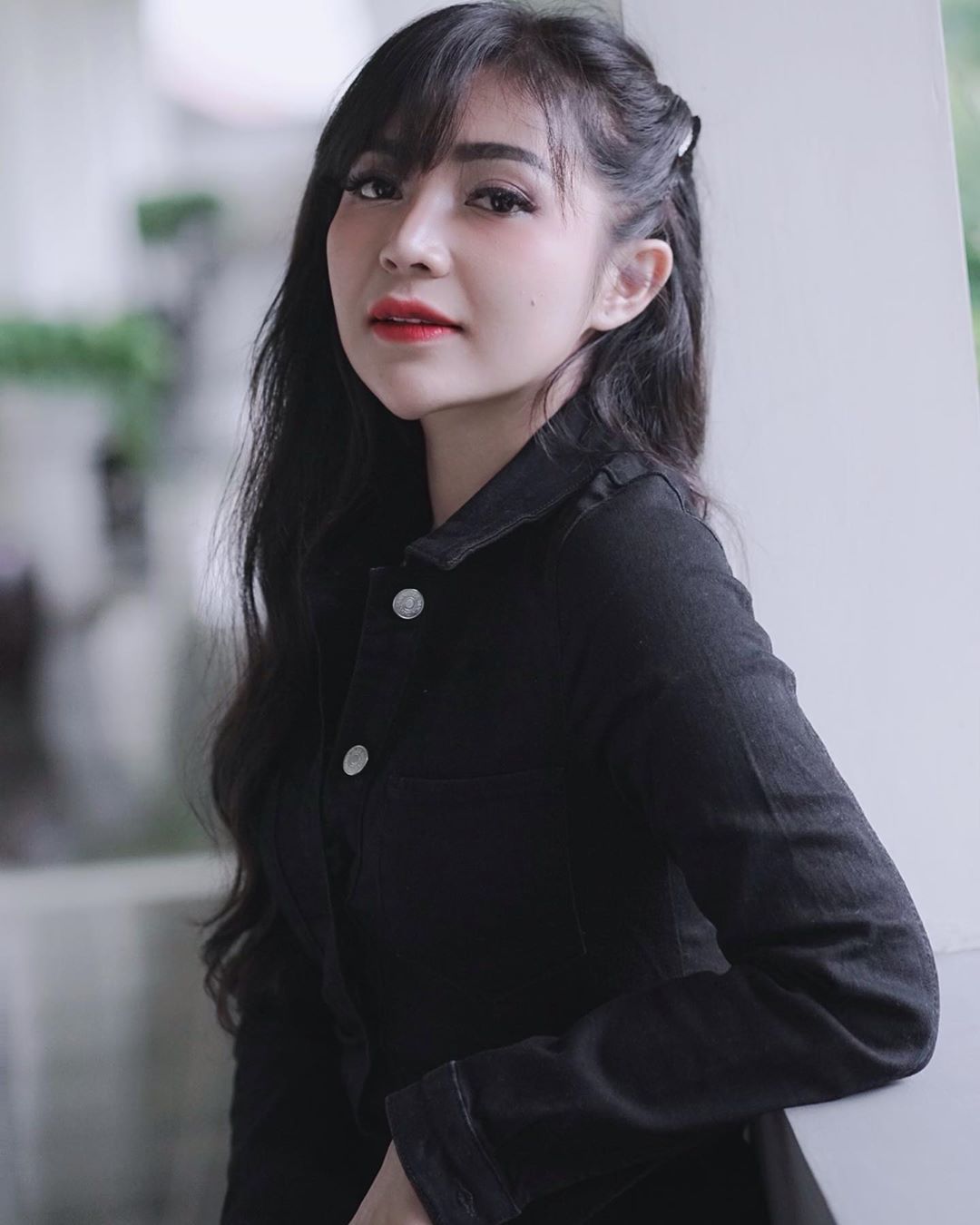 5 Potret Chacha Sherly Eks Trio Macan yang Kian Mempesona