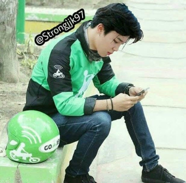 5 Foto Editan Idol KPop Jadi Driver Ojol, Bikin Cewek Mau Bonceng