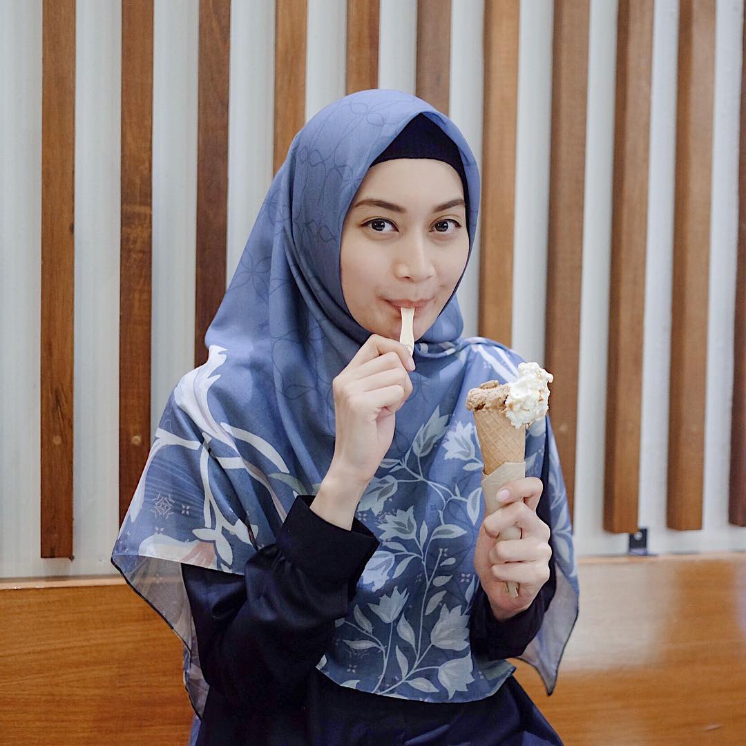 Hijrah & Berhijab, Ini 5 Penampilan Ayu Pratiwi yang Makin Istiqomah