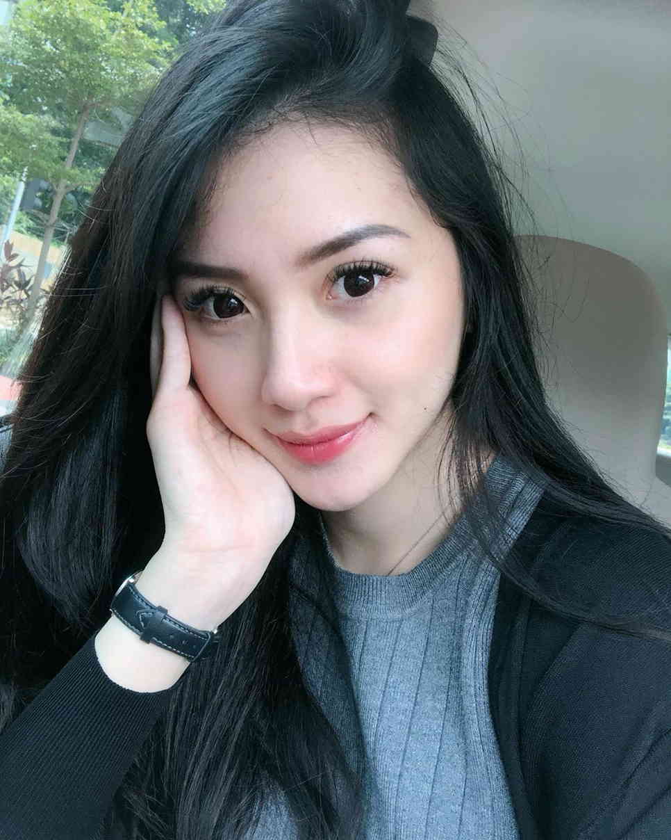 sudah-menikah-5-potret-rachel-octavia-yang-masih-mempesona-bak-remaja