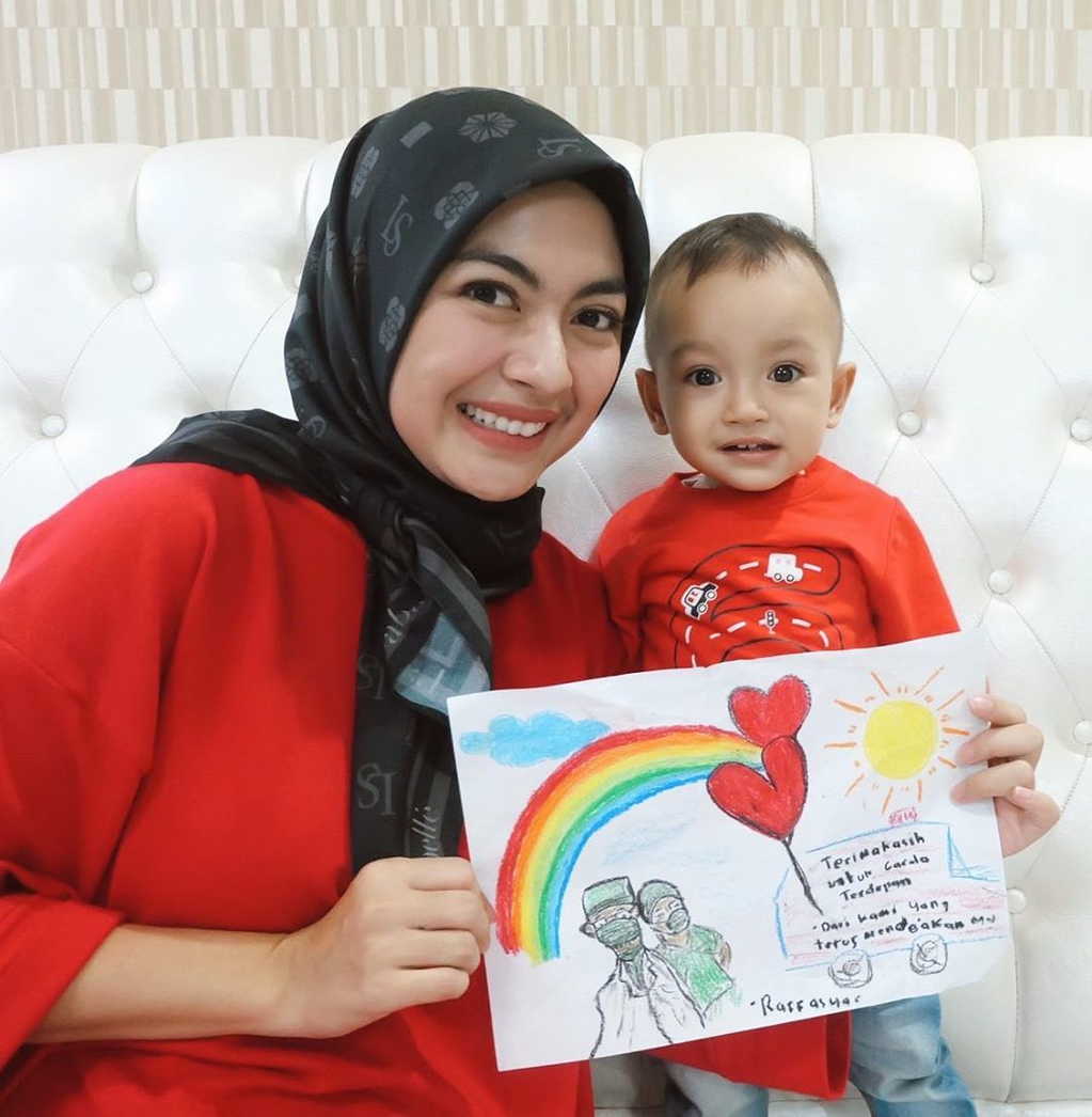 Kini Berhijab, Ini 5 Potret Vizza Dara yang Makin Adem