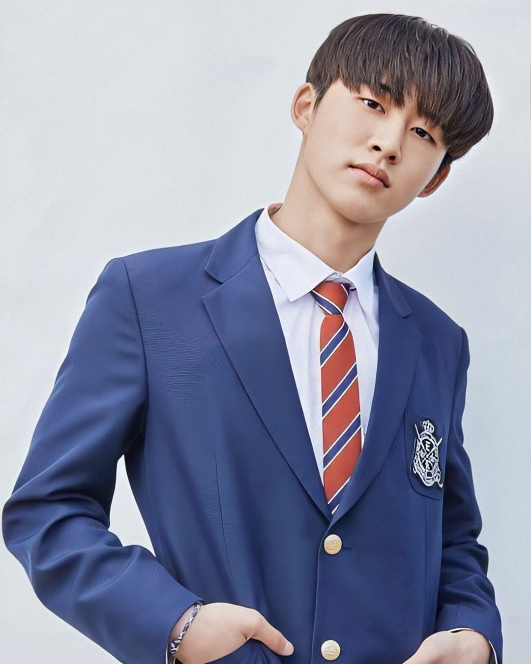 Masih Jomblo, 5 Idol KPop Ini Ngaku Belum Pernah Pacaran