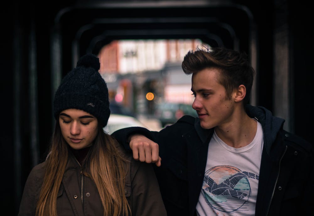 5 Tanda Clingy dalam Hubungan, Bisa Ngambek Karena Hal Kecil