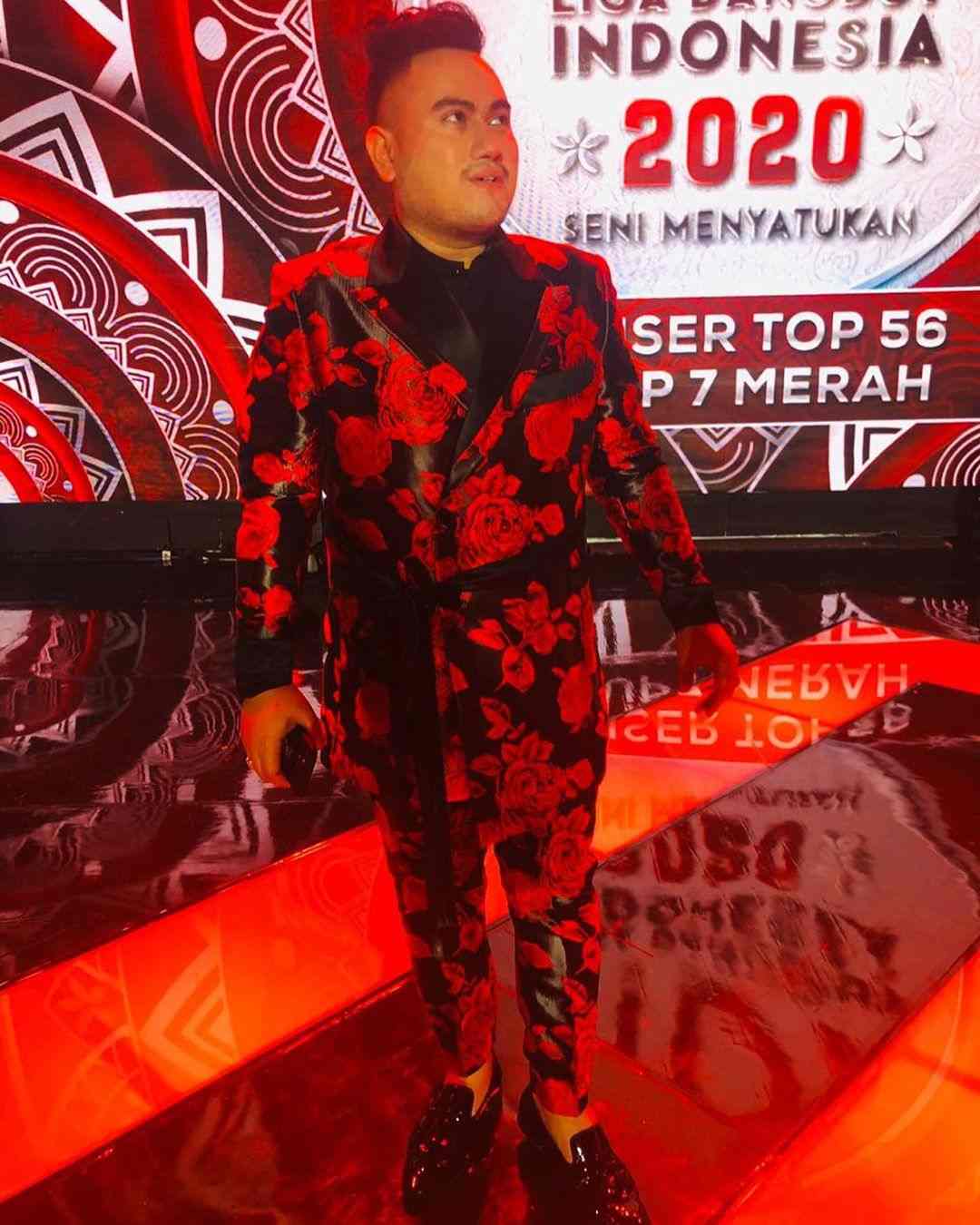 Bikin Karismatik, 5 Inspirasi Outfit Jas Nassar