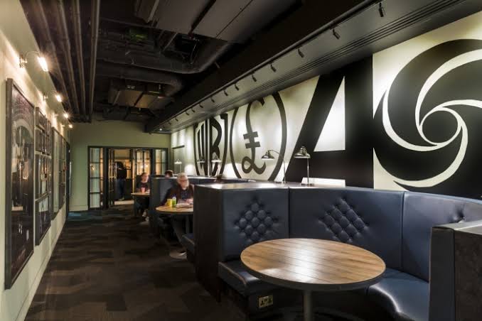 5 Potret Kantor Warner Music, Piringan VCD jadi Dekorasi Bar