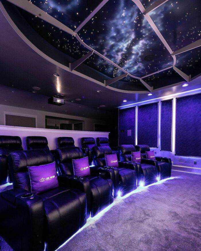Gak Perlu Keluar Lagi, 5 Desain Bioskop Pribadi di Rumah dengan Berbagai Tema