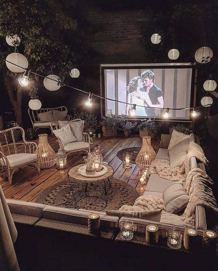 Gak Perlu Keluar Lagi, 5 Desain Bioskop Pribadi di Rumah dengan Berbagai Tema