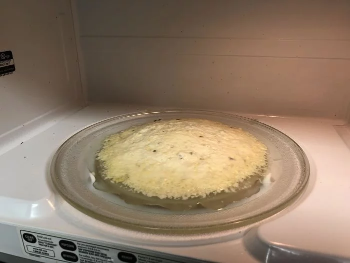 5 Akibat Salah Menggunakan Microwave, Bisa Bikin Piring Meleleh