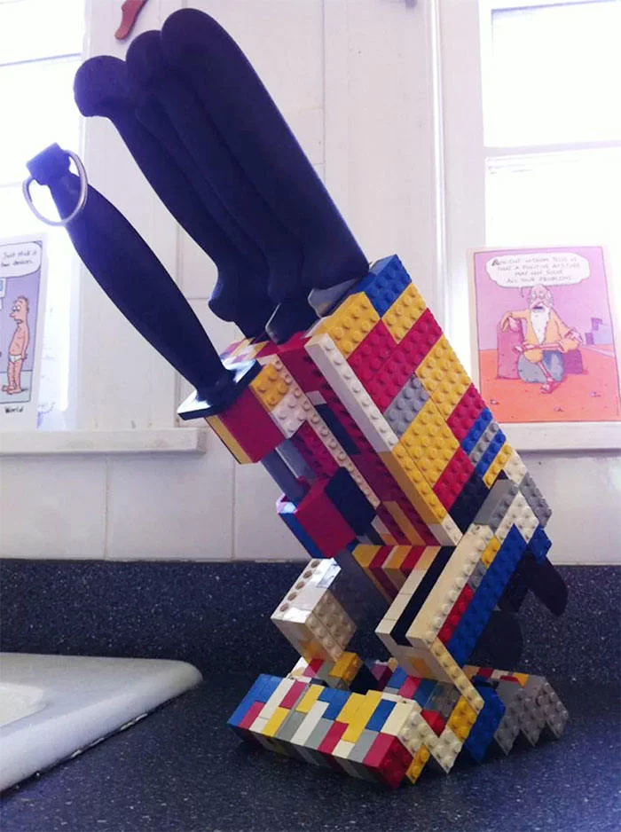 5 Cara Memanfaatkan Lego untuk Perabot Rumah Tangga, Bisa Jadi Vas Bunga