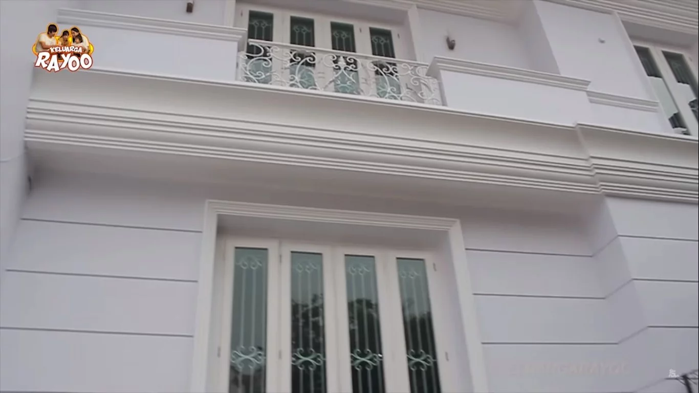 Bergaya Modern Klasik, 5 Potret Rumah Ryan D’Masiv Seharga 20 Miliyar