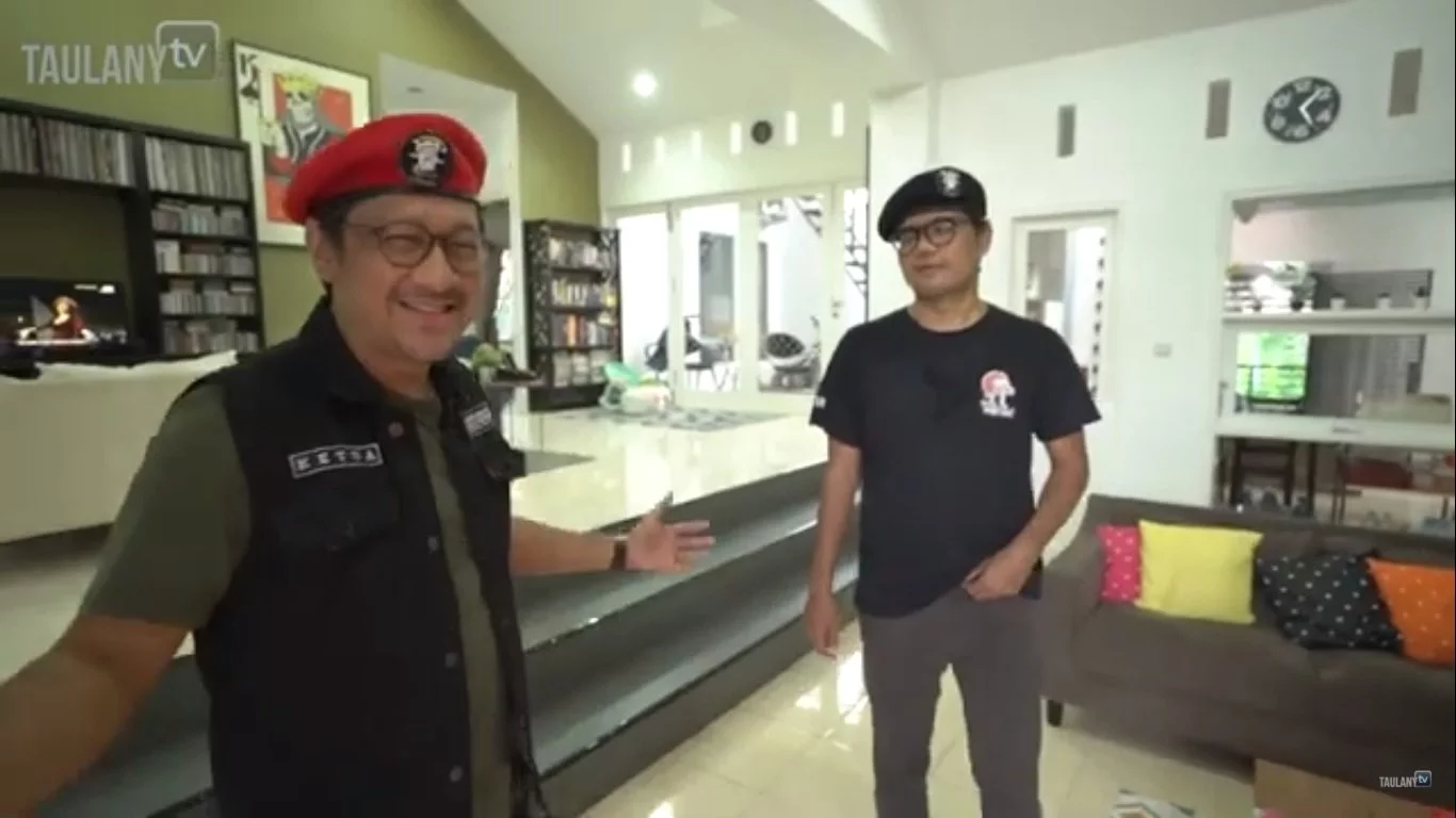 Ada Lapangannya, 5 Potret Rumah Soleh Solihun yang Homey Abis