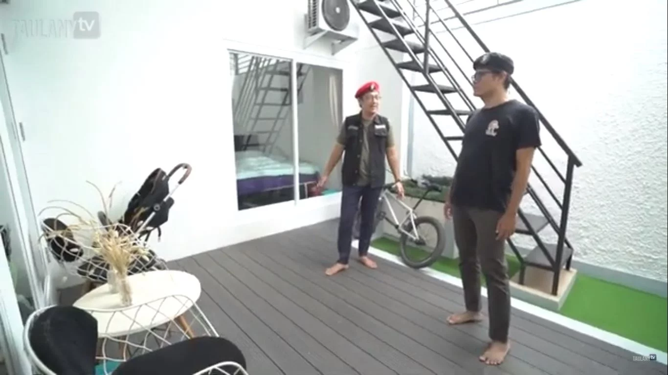 Ada Lapangannya, 5 Potret Rumah Soleh Solihun yang Homey Abis