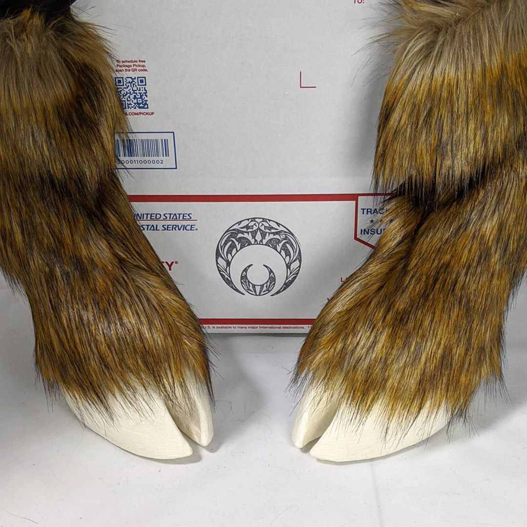 5 Desain Sepatu Mirip Kaki Hewan, Ada Bulu-bulunya Juga