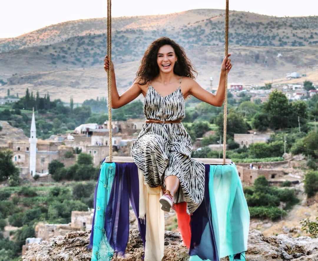 5 Potret Ebru Sahin, Pemeran Reyyan di Drama Hercai