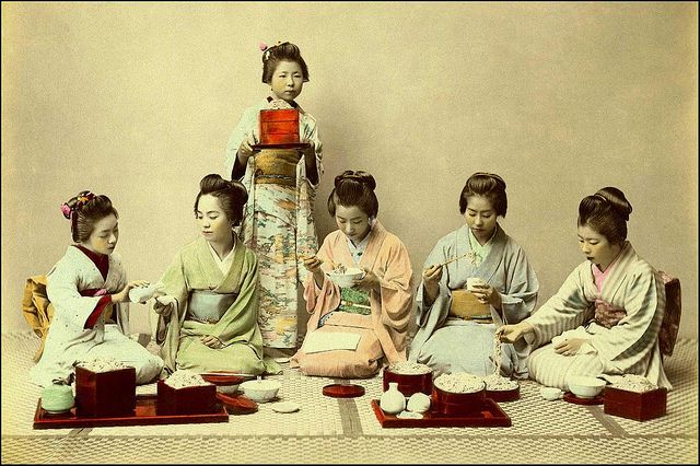 Sejarah Geisha, Wanita Penghibur dengan Pakaian Tradisional dan Riasan Unik