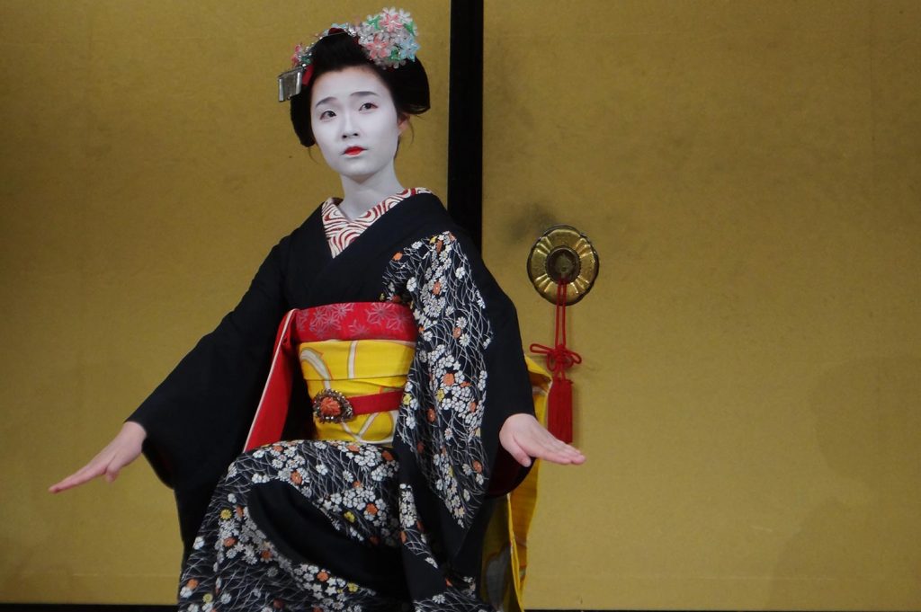 Sejarah Geisha, Wanita Penghibur dengan Pakaian Tradisional dan Riasan Unik