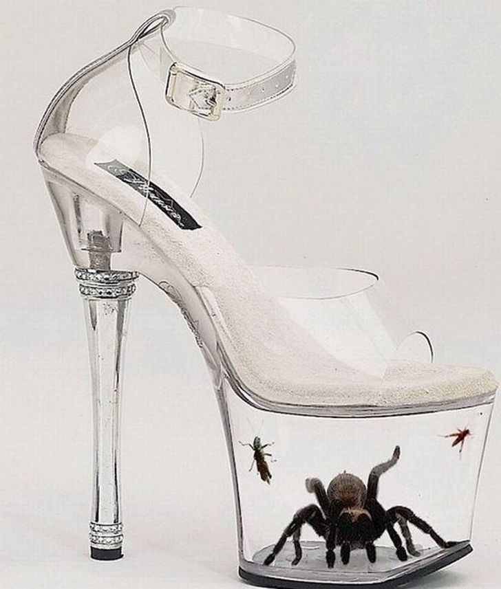 5 Desain High Heels yang Gak Lazim, Ada yang Bentuk Kandang Binatang