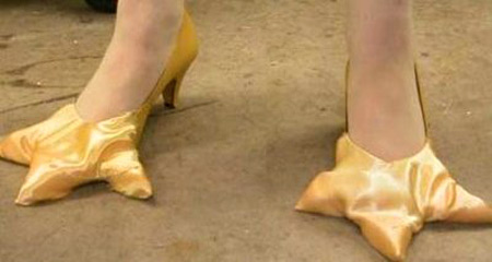 5 Desain High Heels yang Gak Lazim, Ada yang Bentuk Kandang Binatang