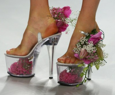 5 Desain High Heels yang Gak Lazim, Ada yang Bentuk Kandang Binatang