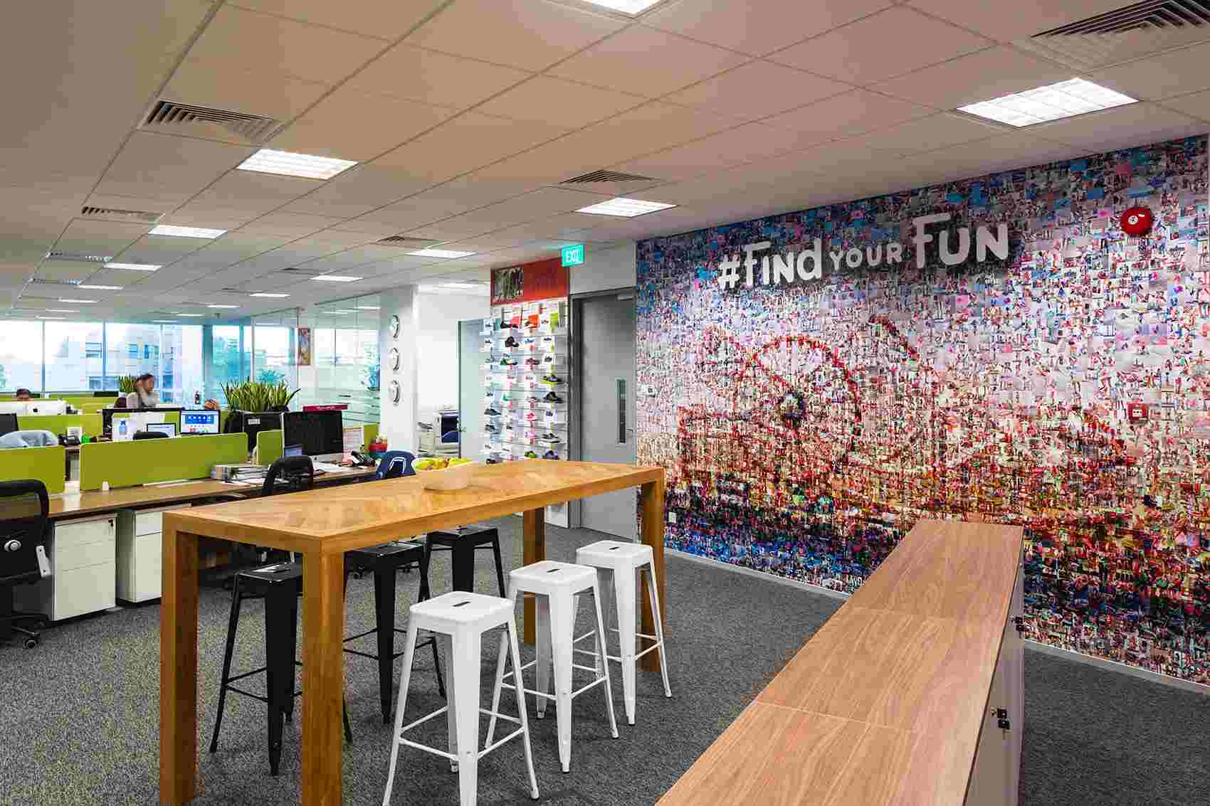 5 Inspirasi Desain Homey Kantor Crocs, Bebas Main Billiard