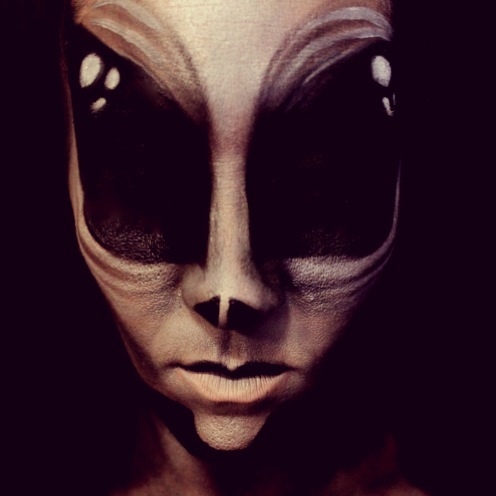 5 Ilusi Make Up yang Bikin Terperangah, Bentuk Alien Sampai Lukisan