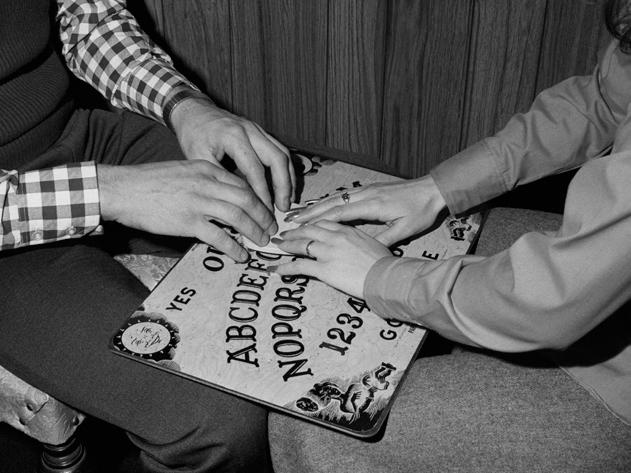 Misteri Ouija, Papan Permainan yang Dipercaya Bisa Memanggil Makhluk Halus
