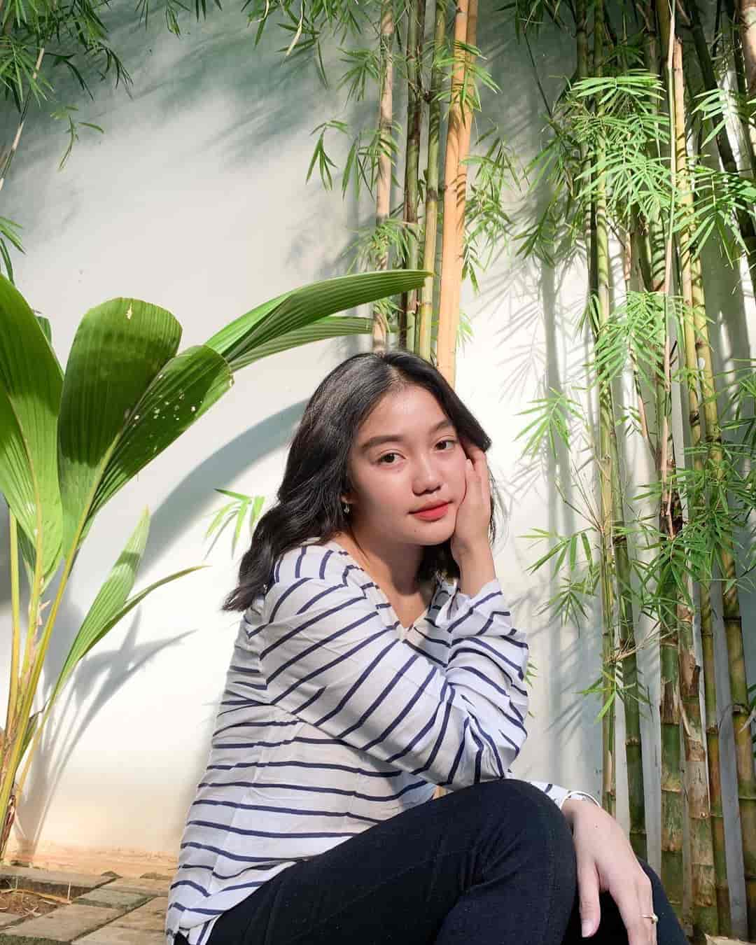 Viral di TikTok, Ini 5 Potret Chandrika Chika yang Suka Gaya Casual